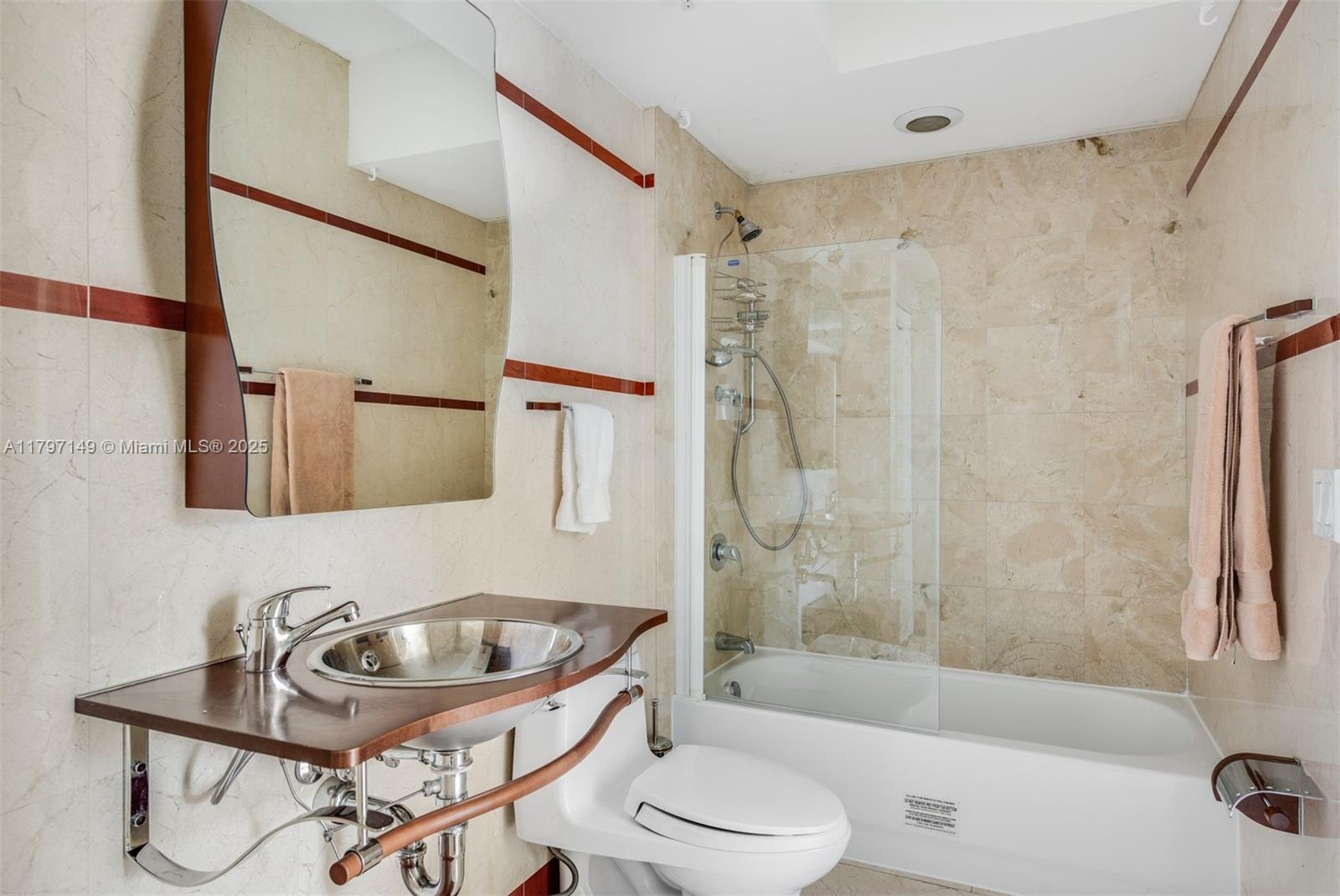 110 Washington Ave # 1817