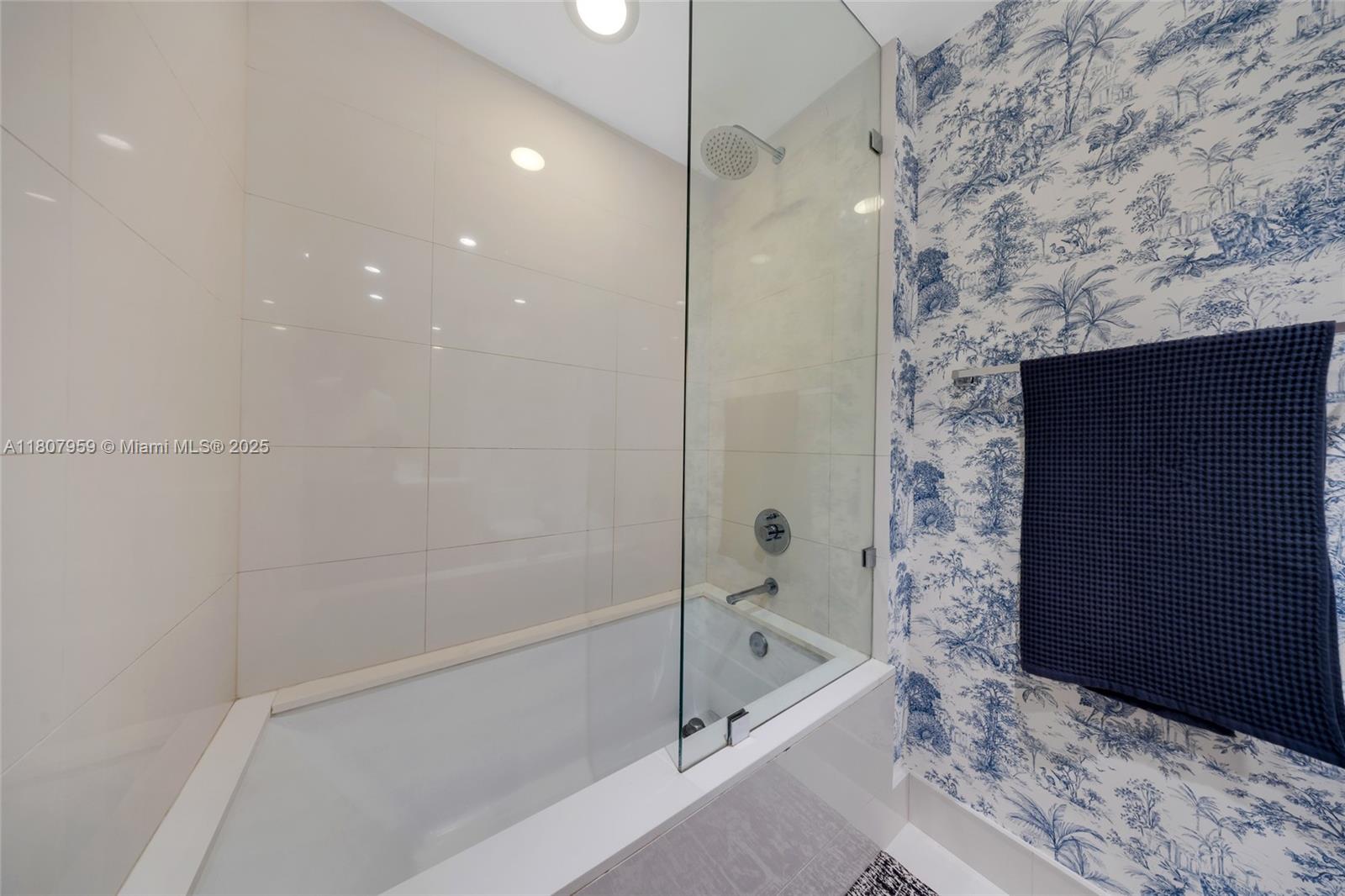 3131 NE 7th Ave # 1405