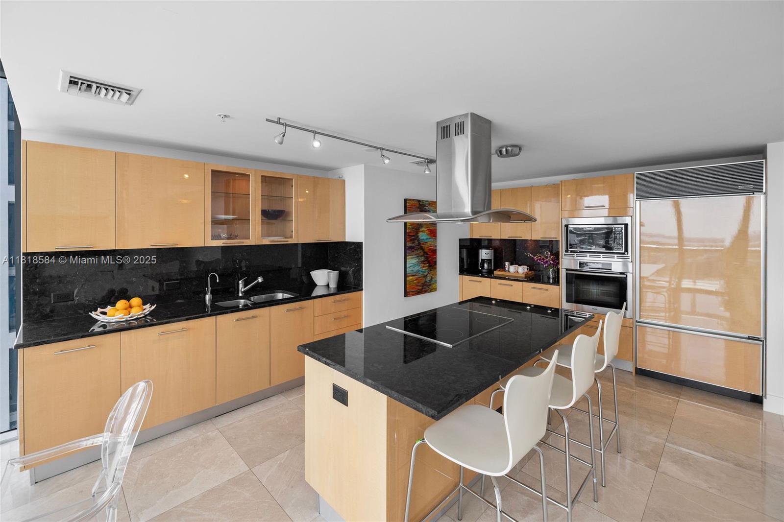 6899 Collins Ave # 2707