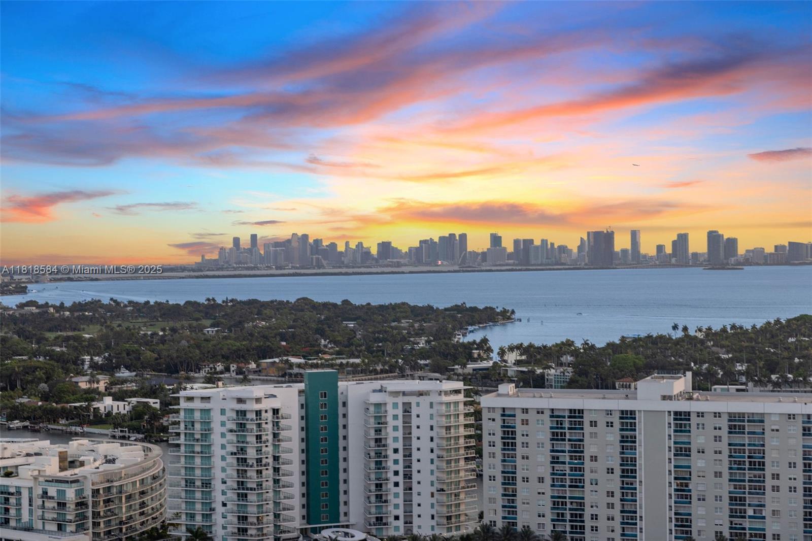 6899 Collins Ave # 2707