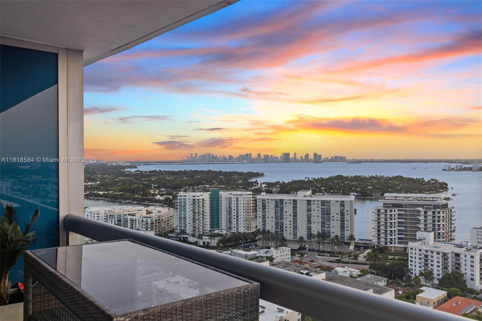 6899 Collins Ave # 2707
