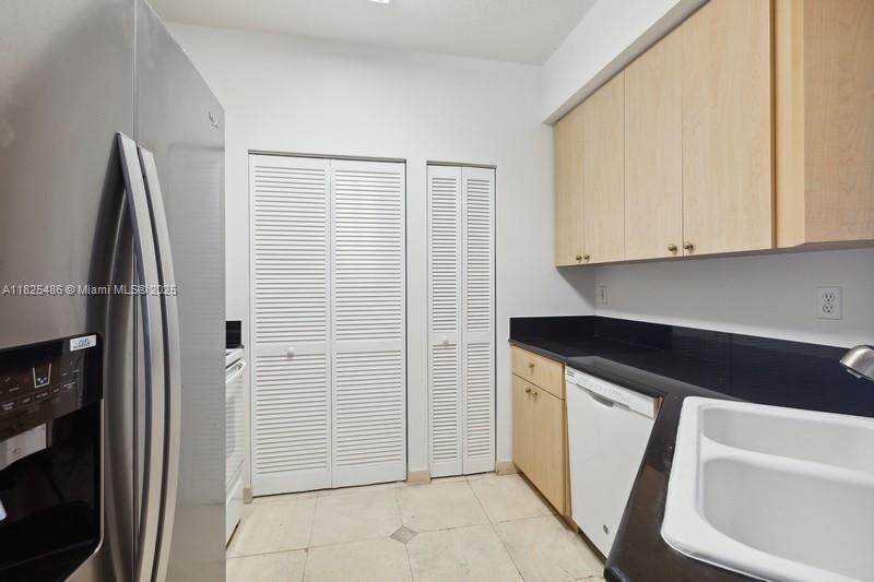 1 Century Ln # 607
