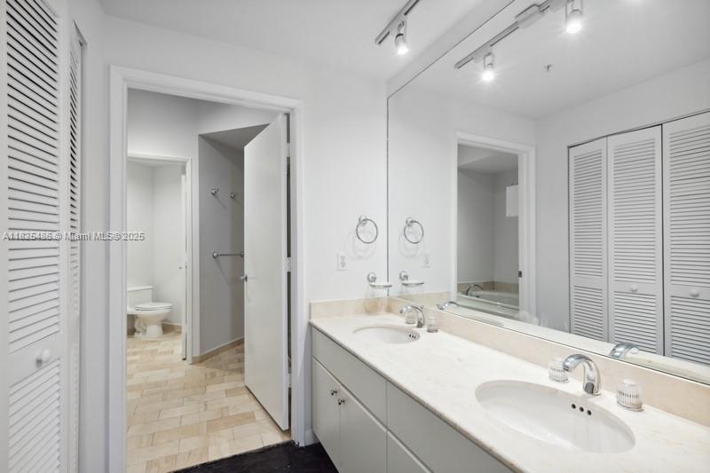 1 Century Ln # 607