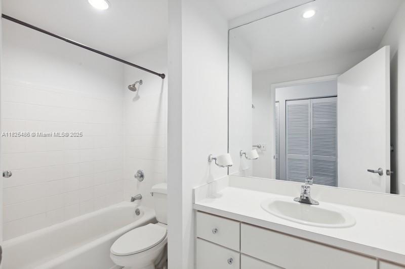 1 Century Ln # 607
