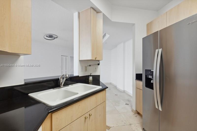 1 Century Ln # 607