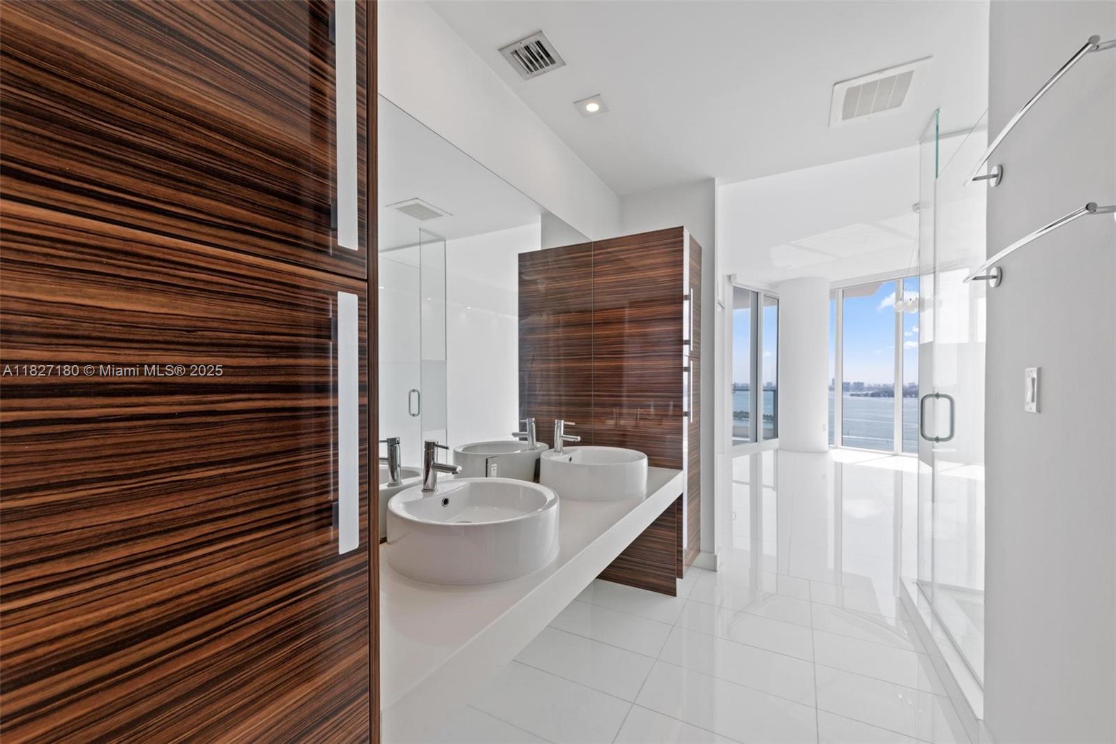 2020 N Bayshore Dr # 2601