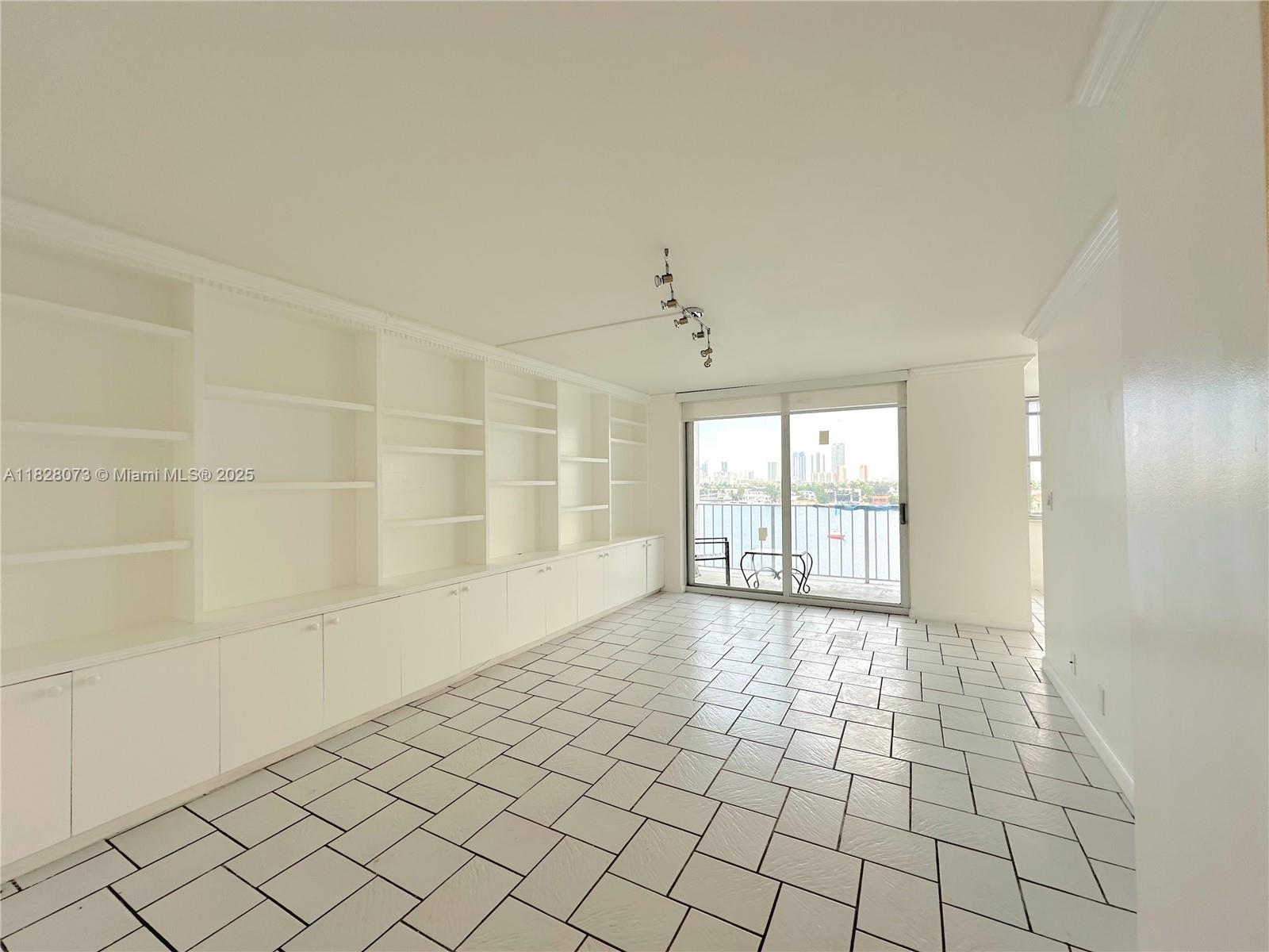16570 NE 26th Ave # 6H