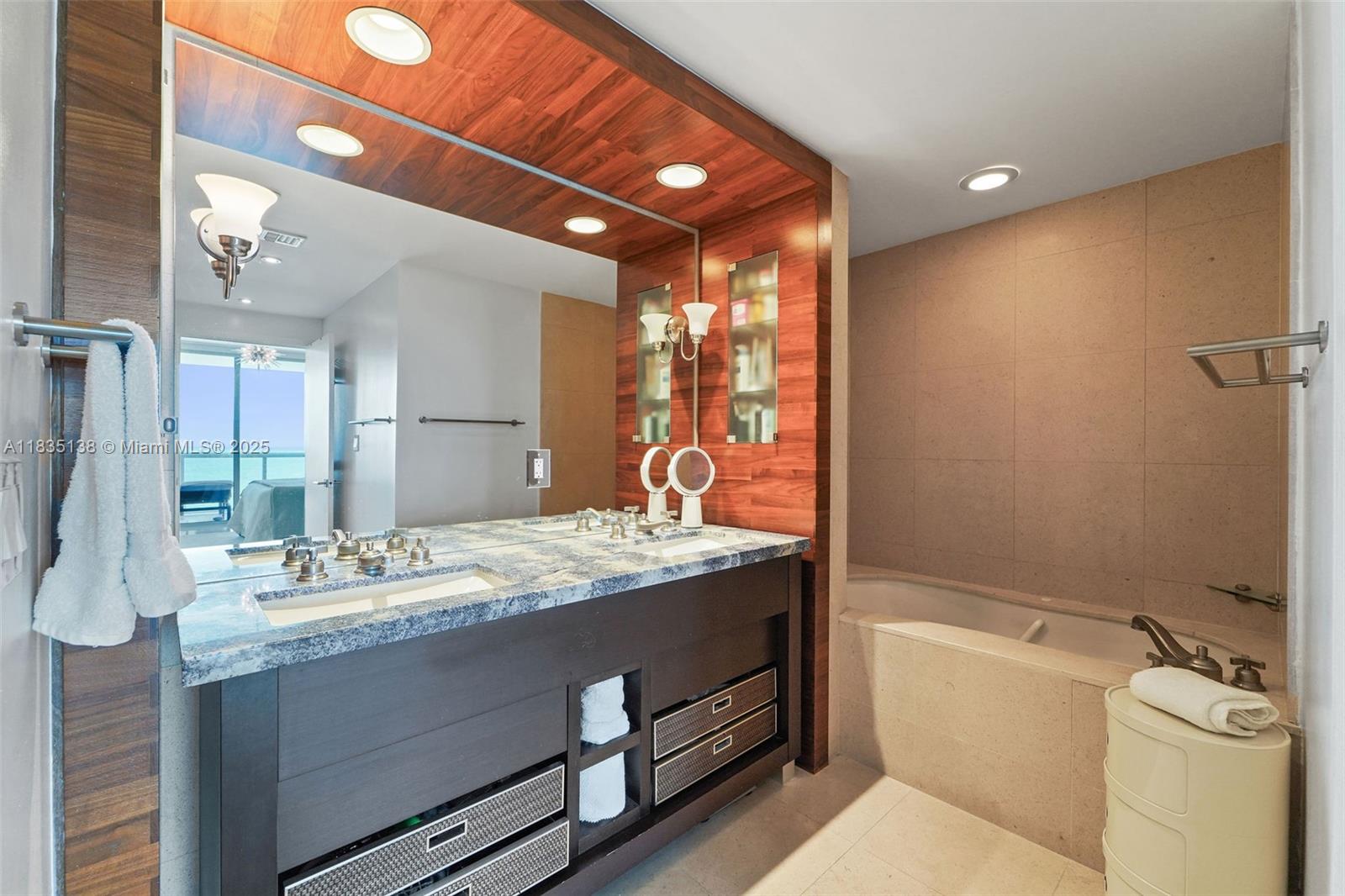 6799 Collins Ave # 1505