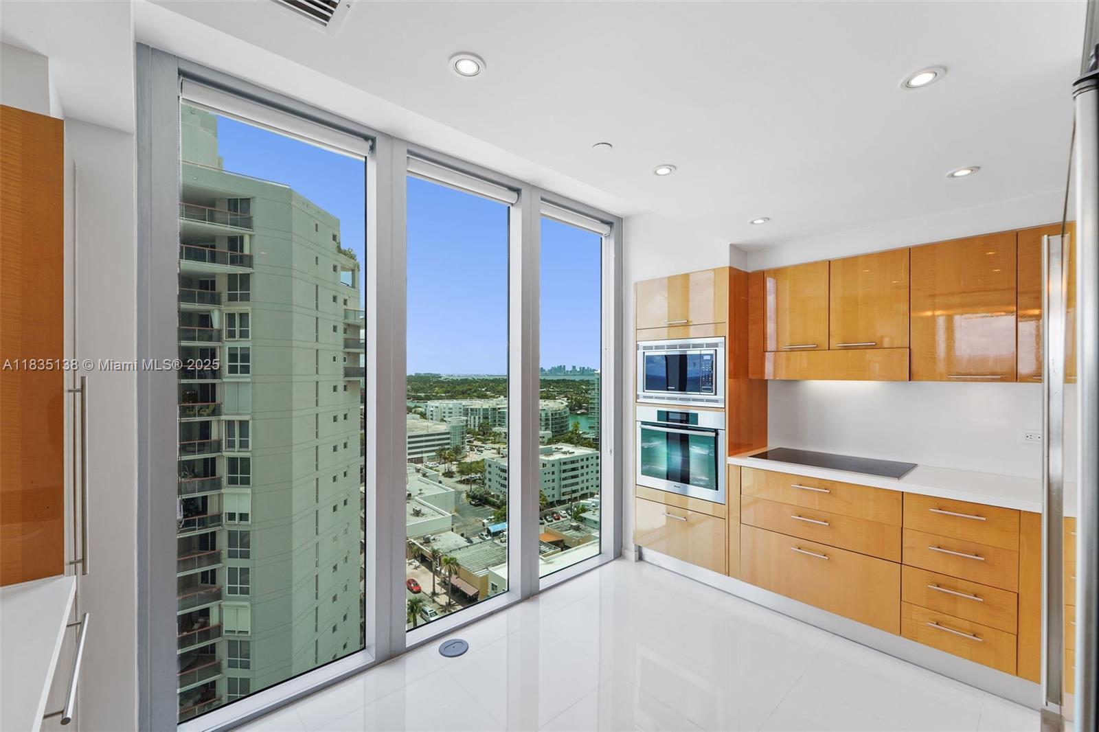 6799 Collins Ave # 1505