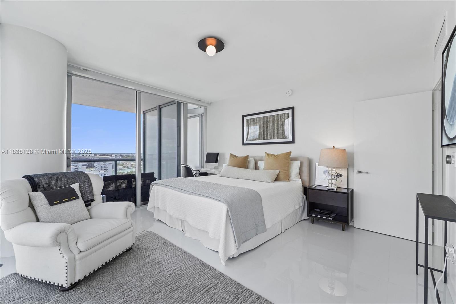 6799 Collins Ave # 1505