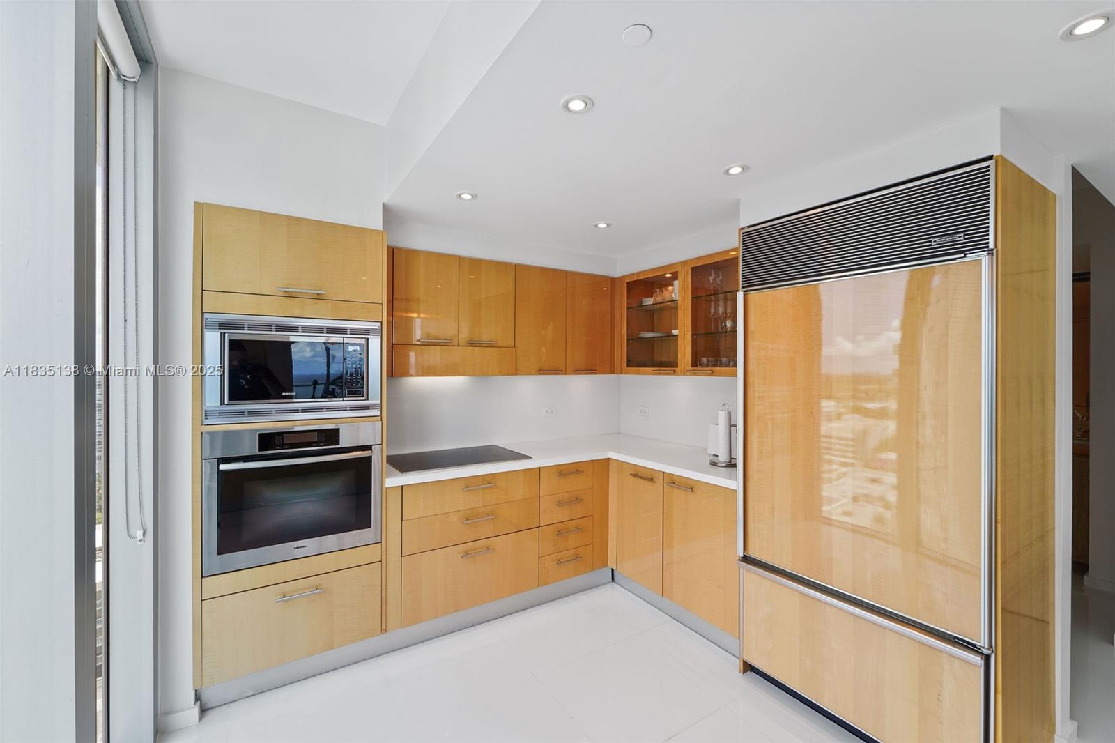 6799 Collins Ave # 1505
