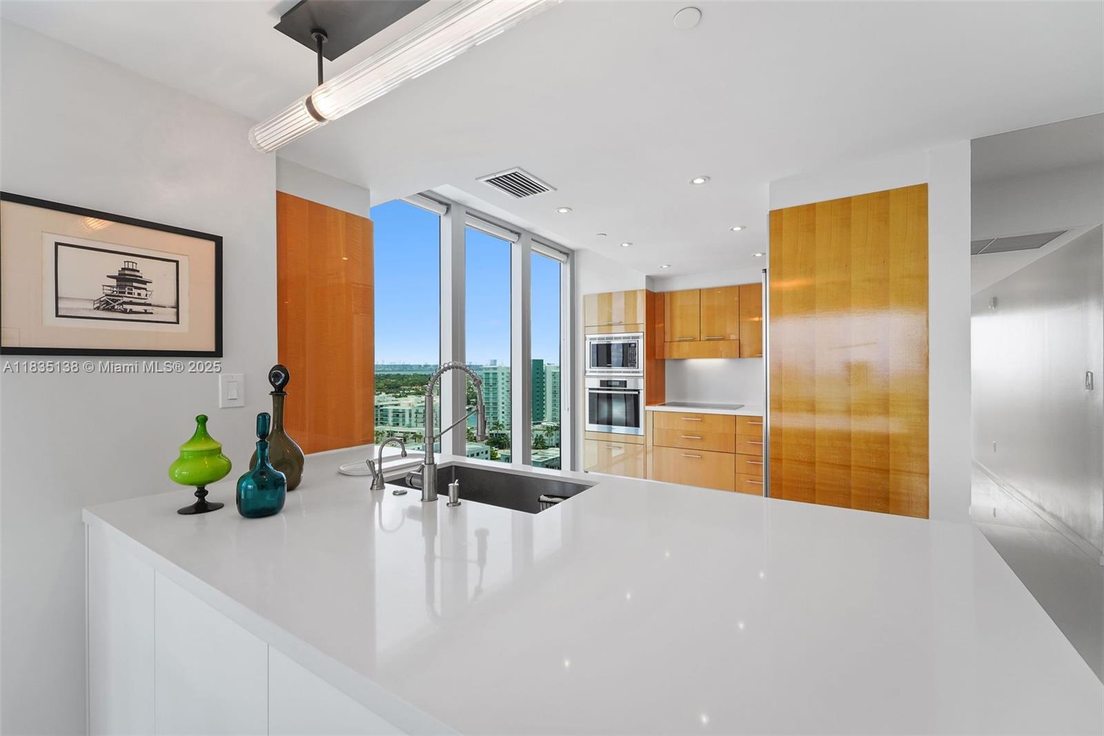 6799 Collins Ave # 1505