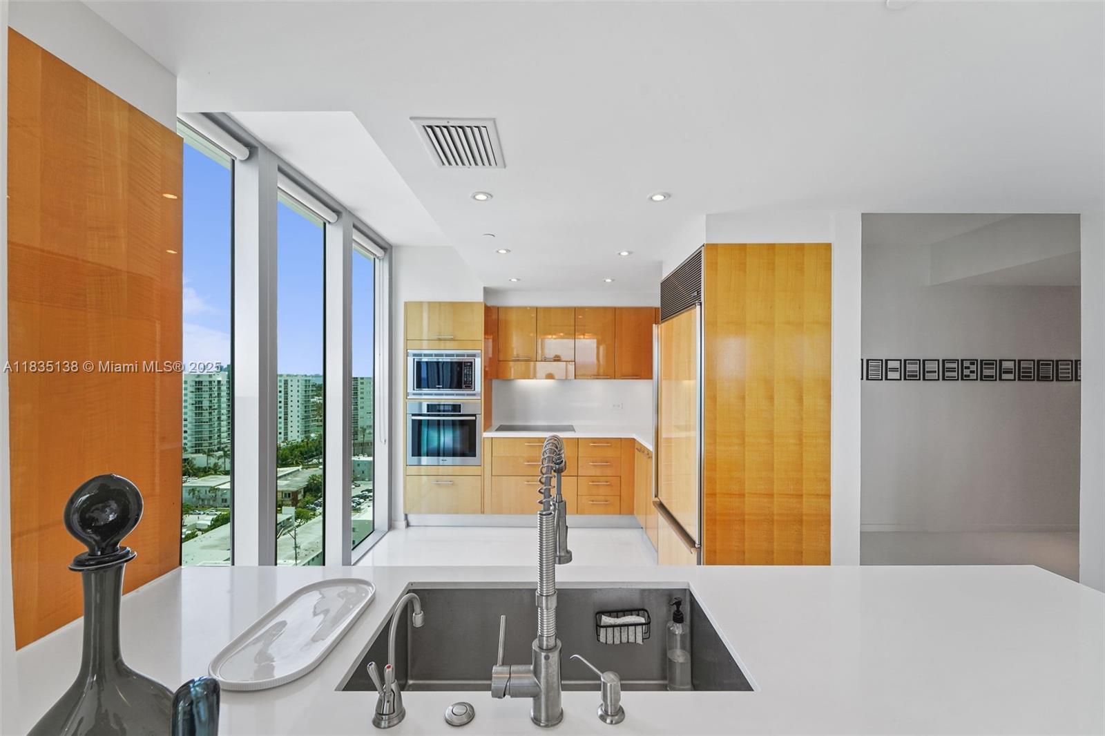 6799 Collins Ave # 1505