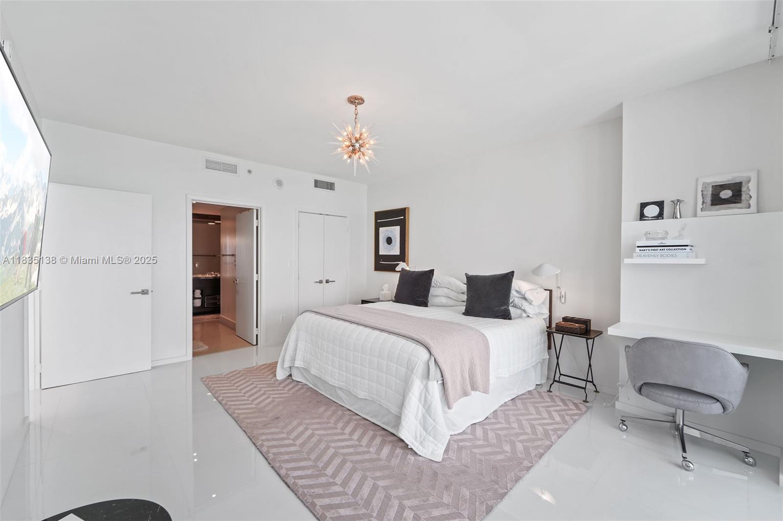 6799 Collins Ave # 1505