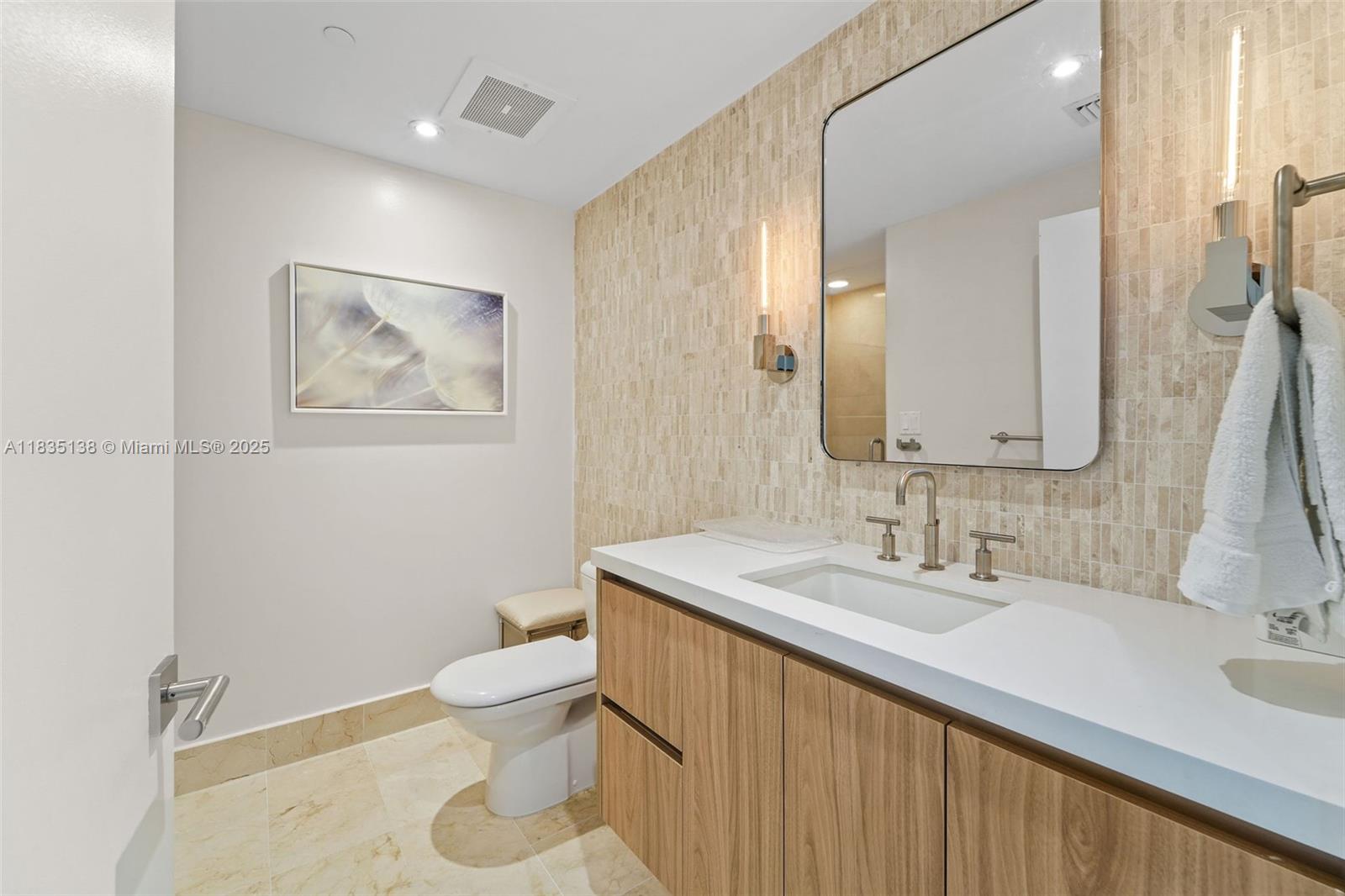 6799 Collins Ave # 1505