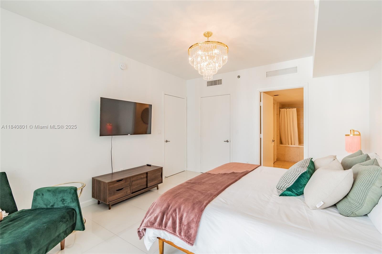 485 Brickell Ave # 2207