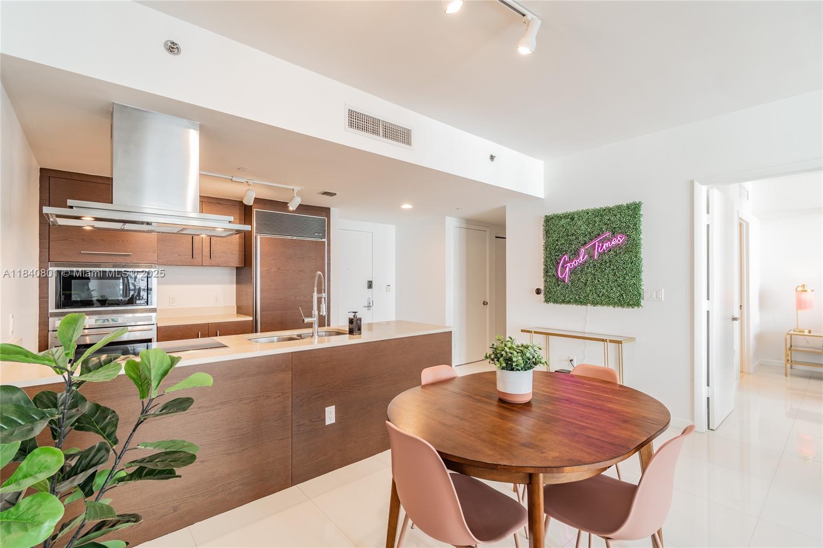 485 Brickell Ave # 2207