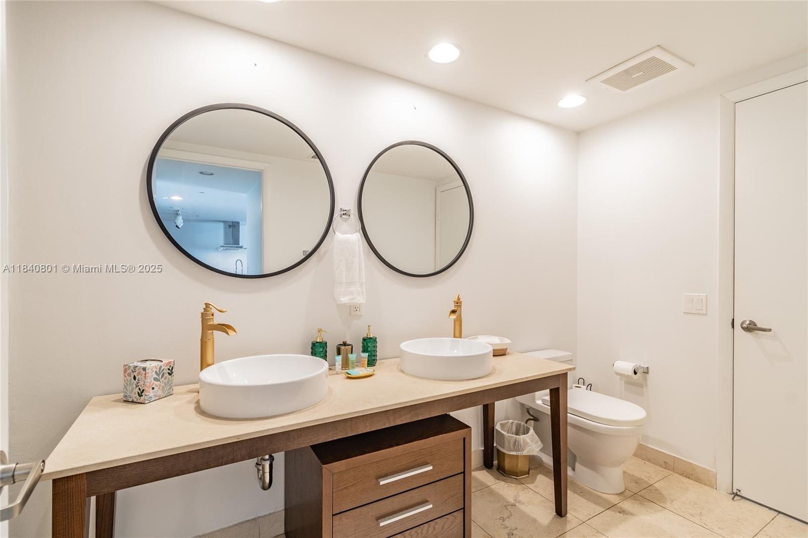 485 Brickell Ave # 2207