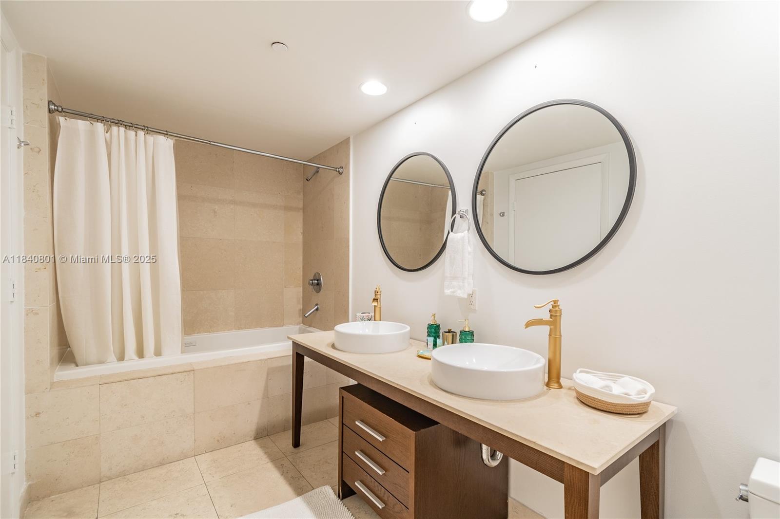 485 Brickell Ave # 2207