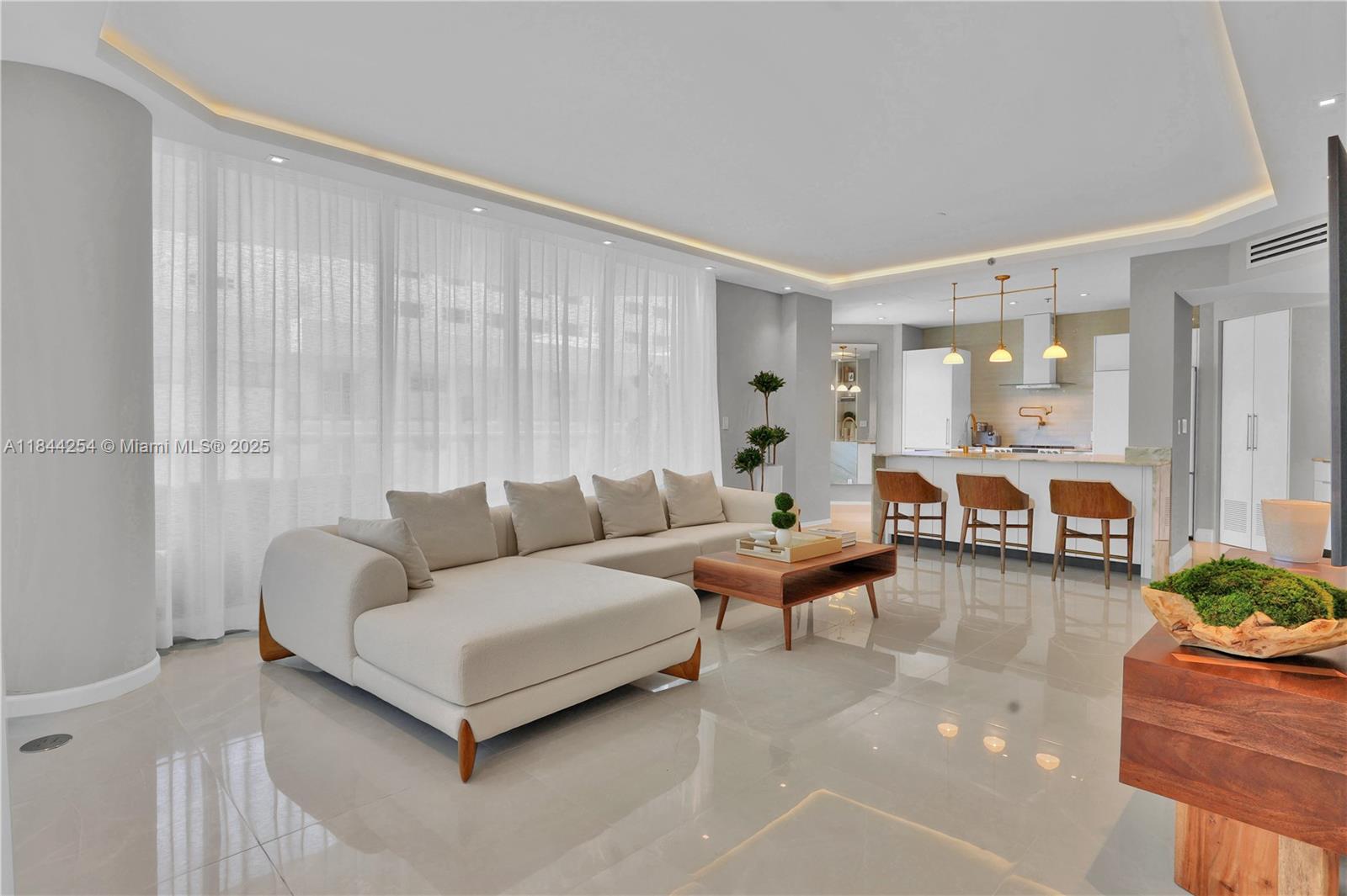 4201 Collins Ave # 401