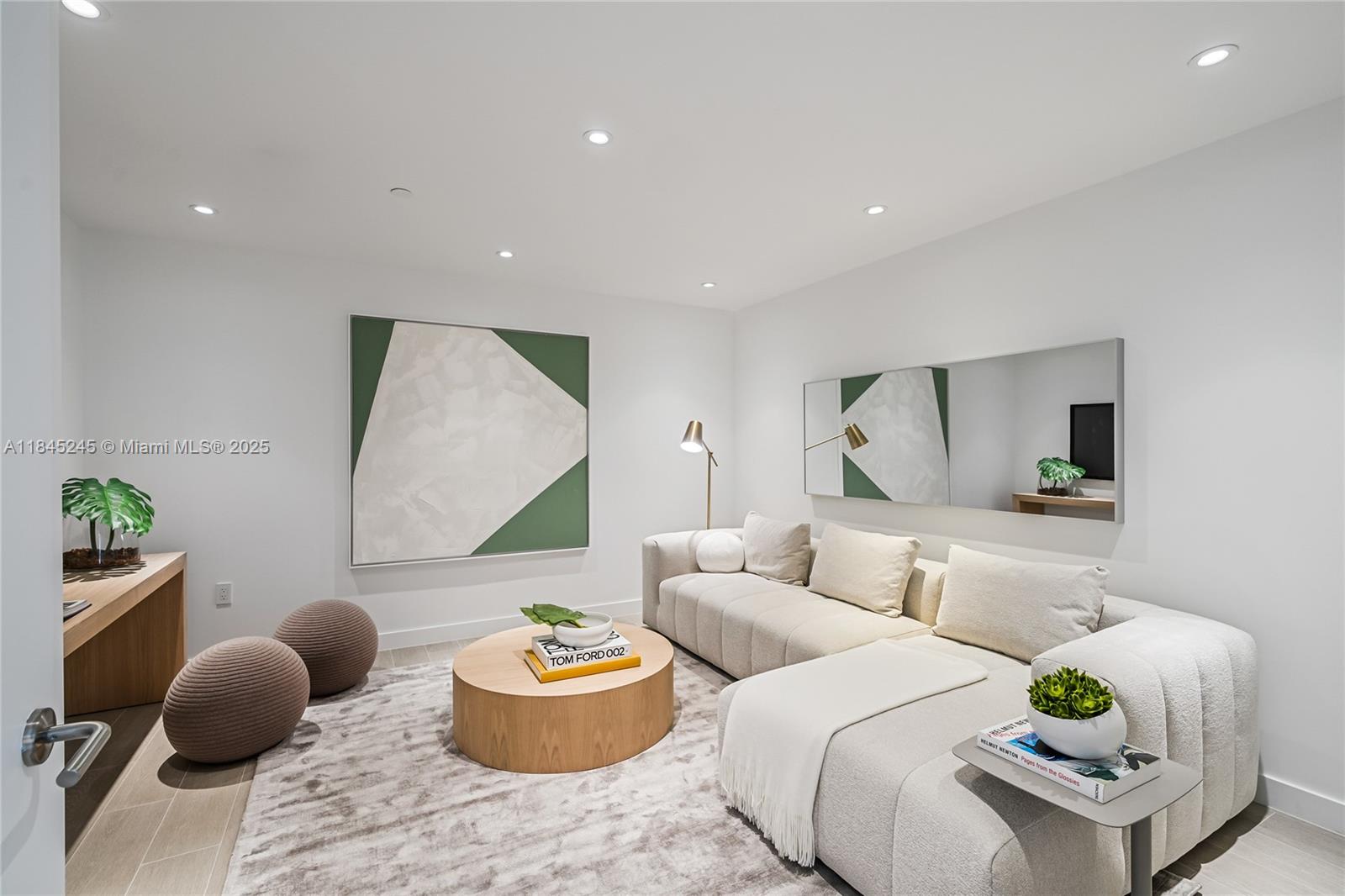 500 Alton Unit: 2305/06