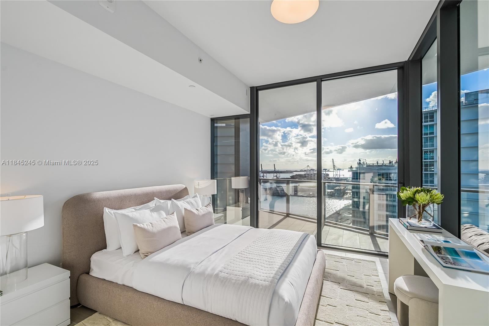 500 Alton Unit: 2305/06