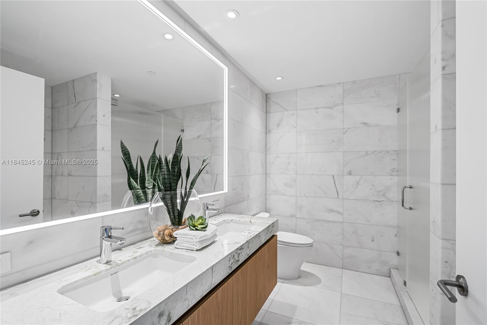 500 Alton Unit: 2305/06
