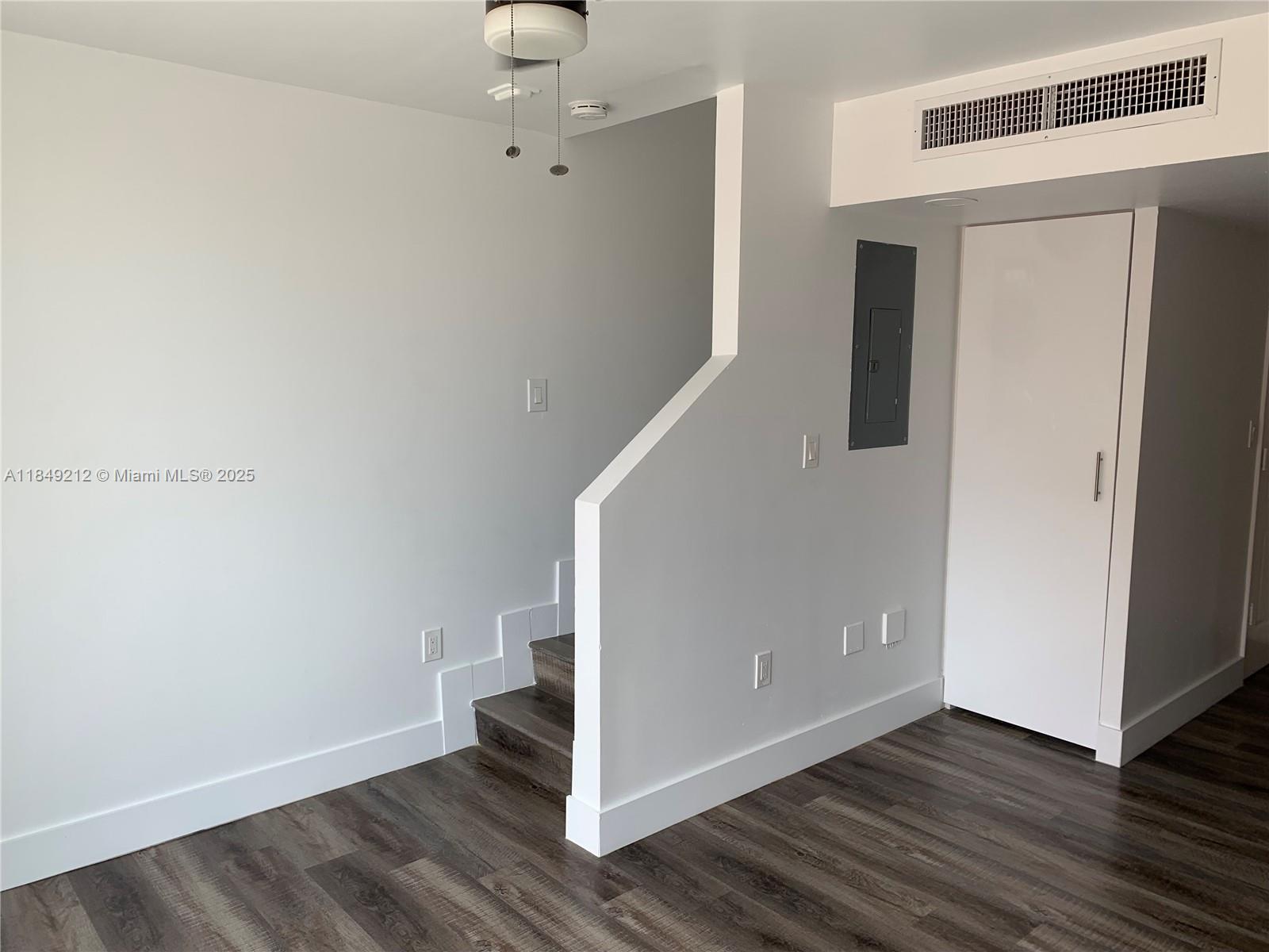 450 SW 3rd St # 10
