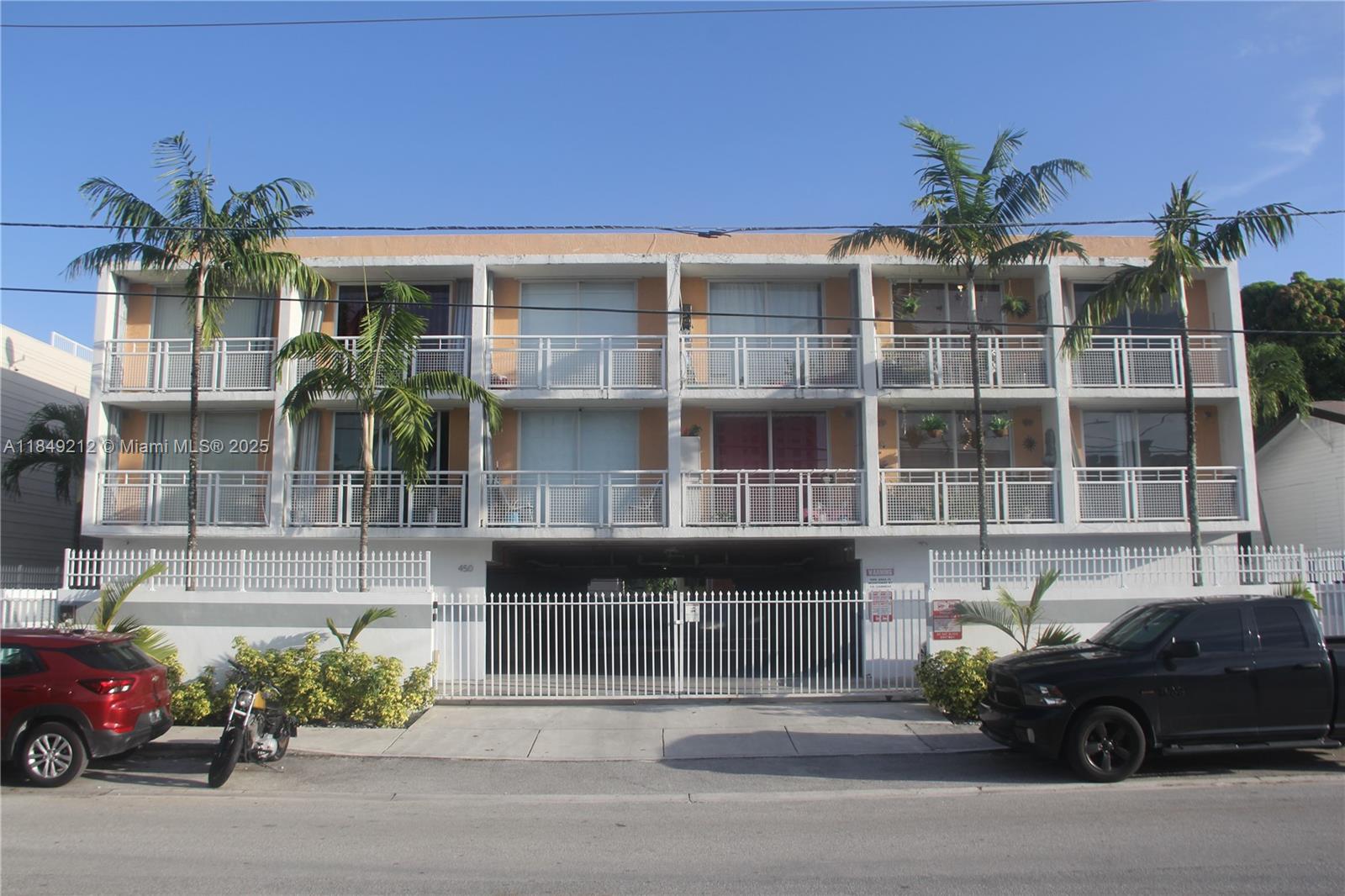 450 SW 3rd St # 10