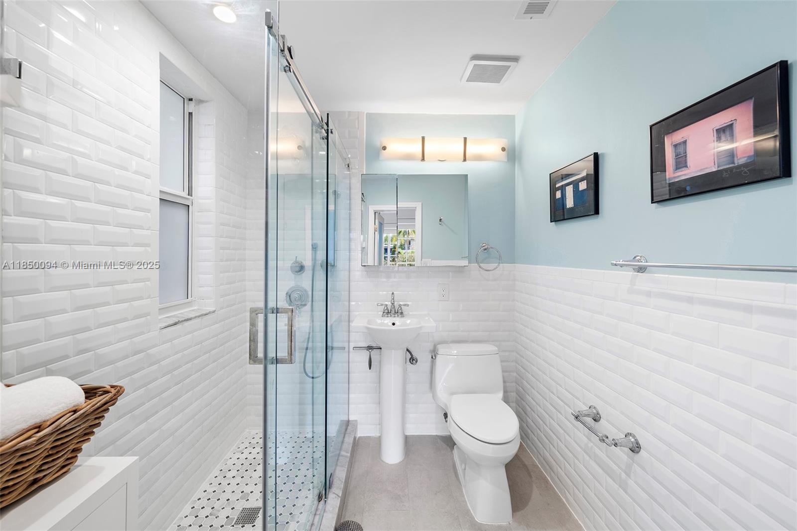 1569 Michigan Ave # 10