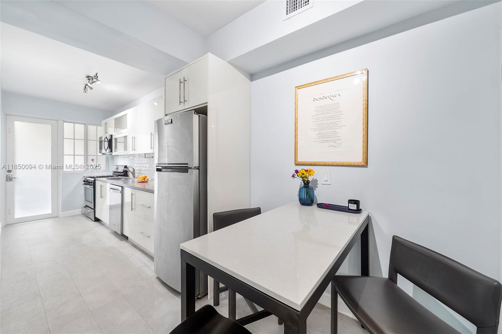1569 Michigan Ave # 10