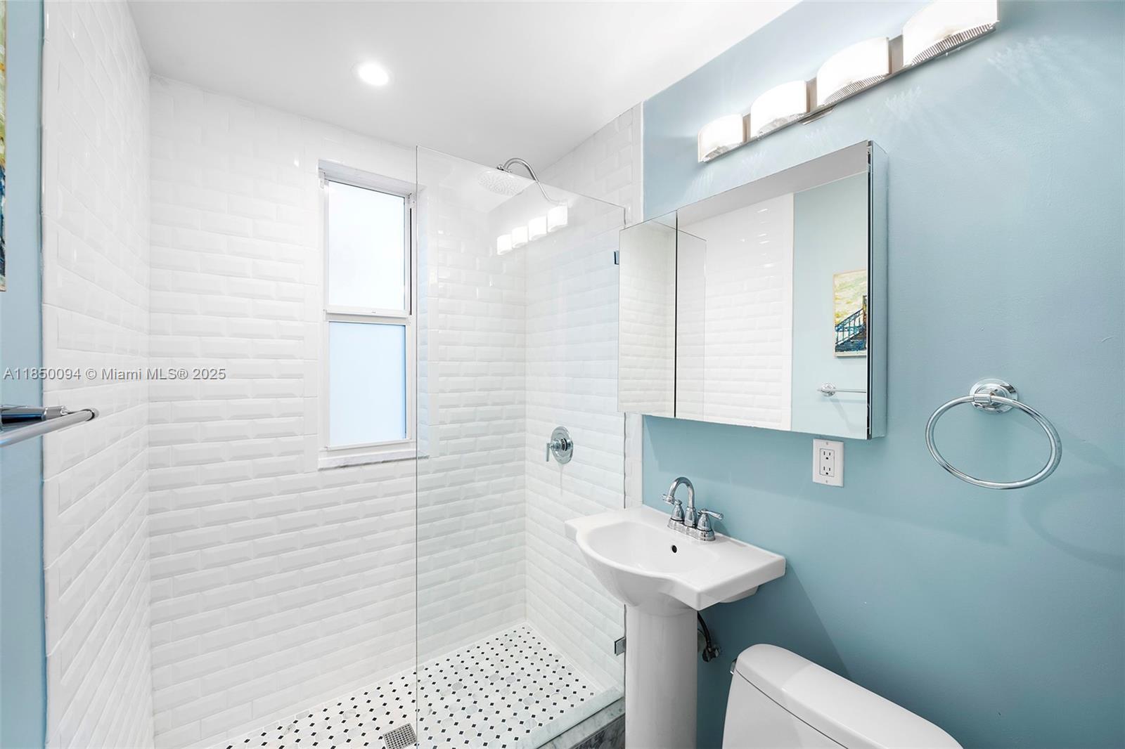 1569 Michigan Ave # 10