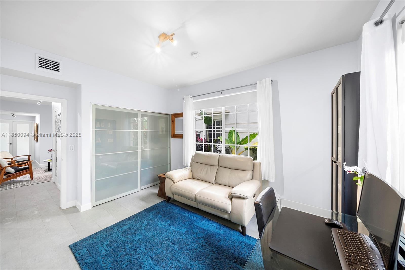 1569 Michigan Ave # 10