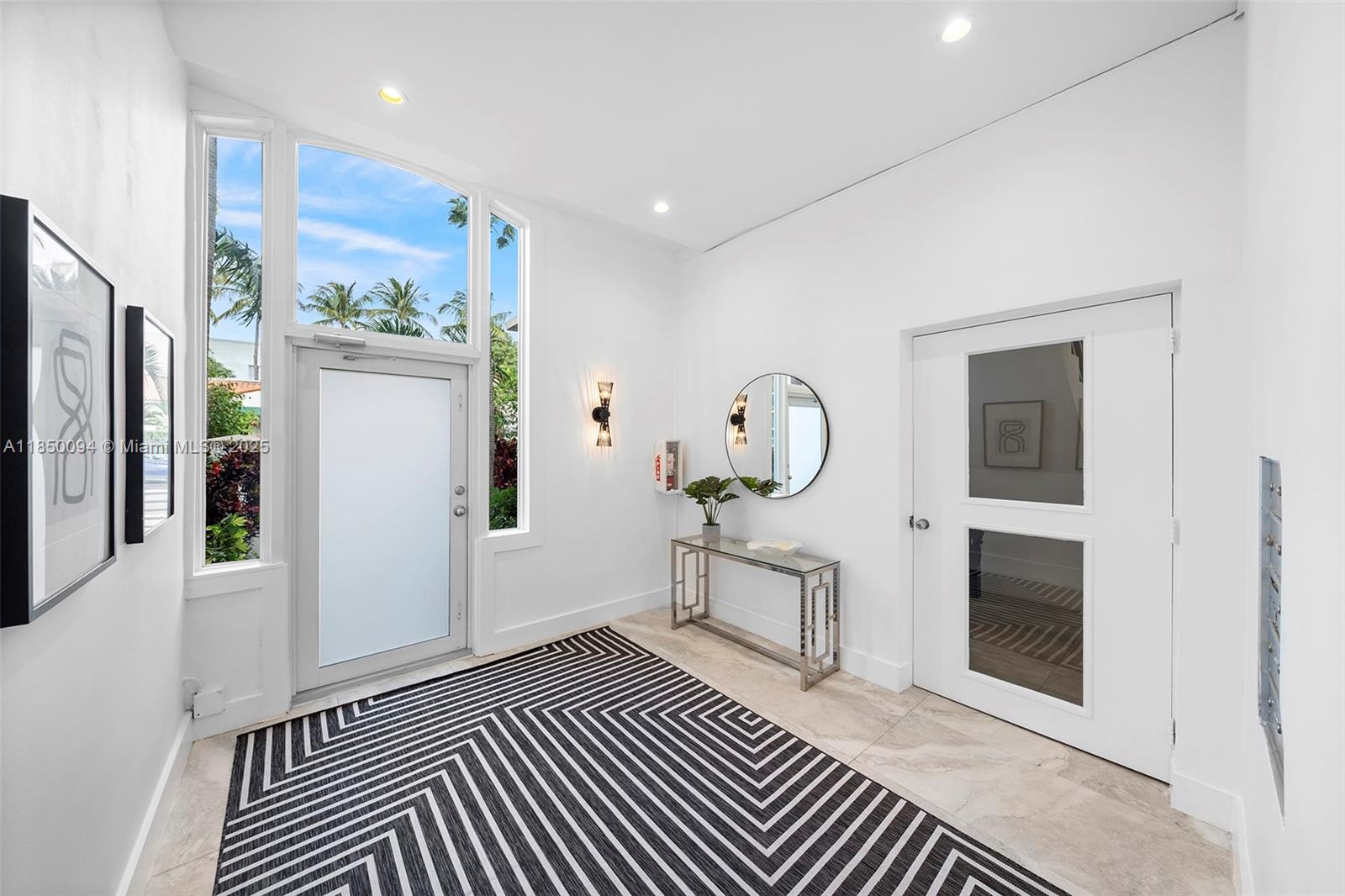 1569 Michigan Ave # 10