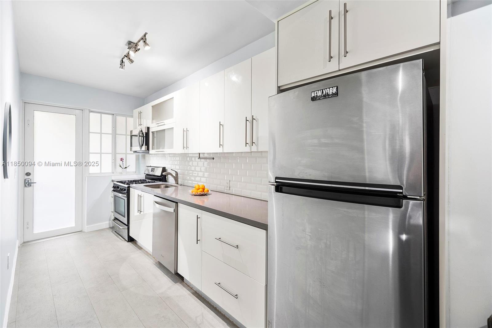 1569 Michigan Ave # 10