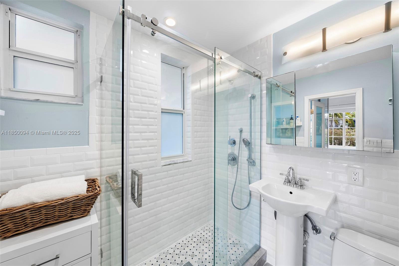 1569 Michigan Ave # 10