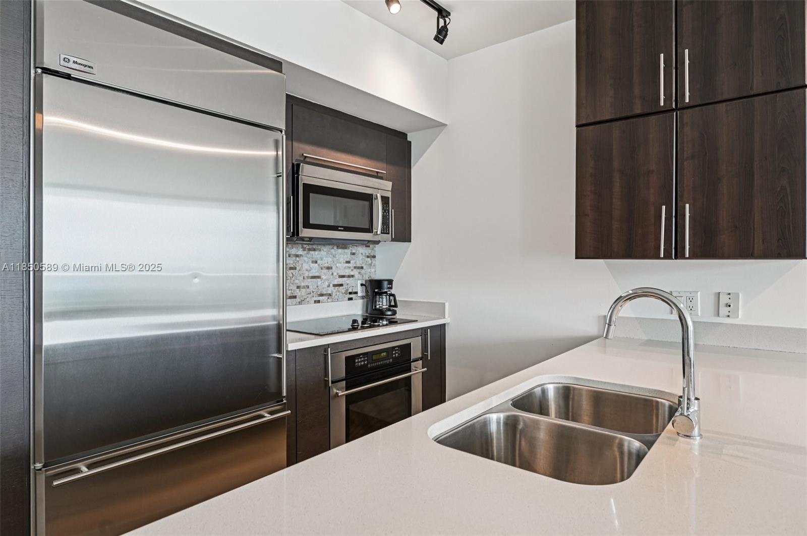 55 SE 6th St # 3600