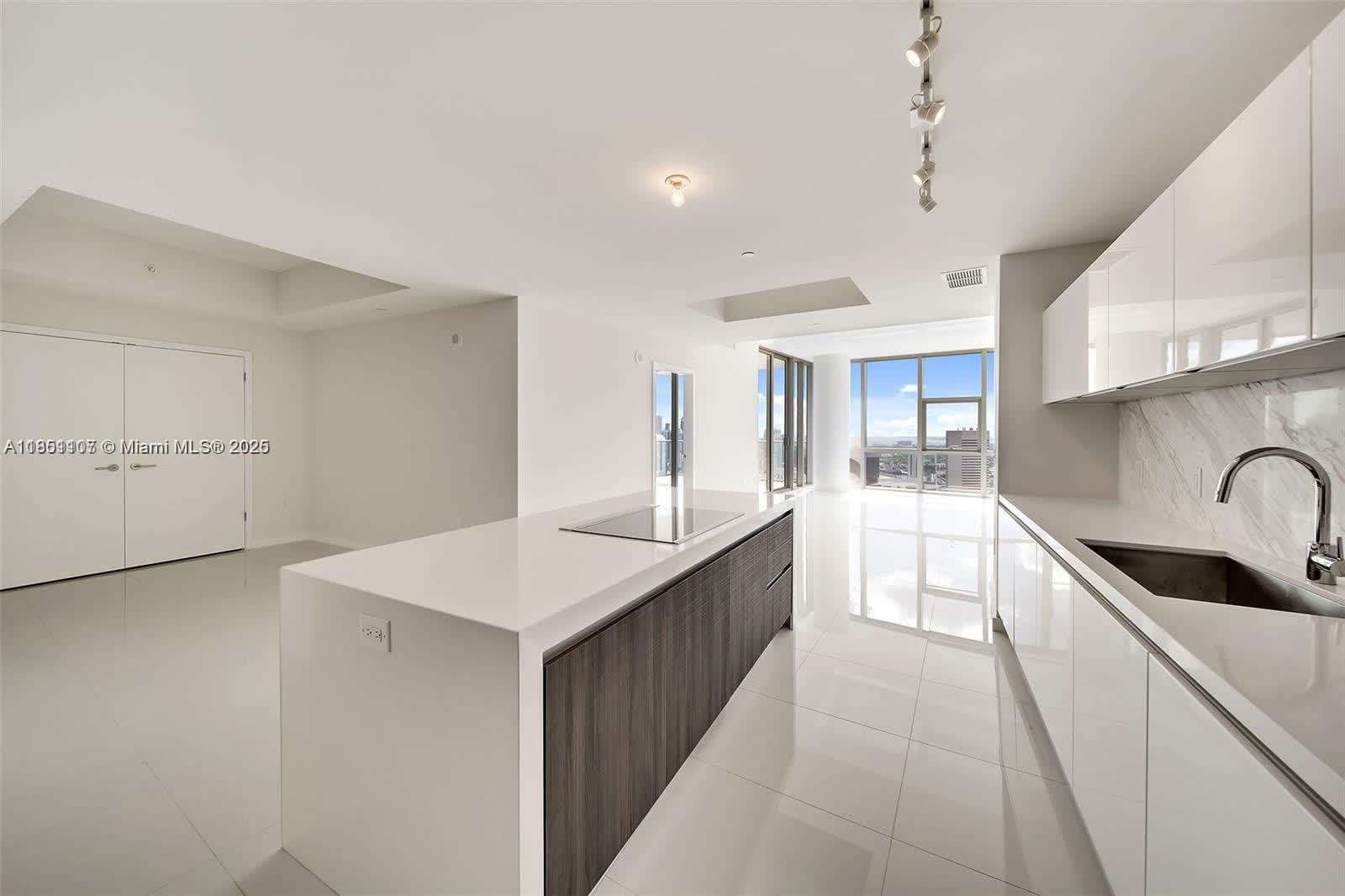 851 NE 1st Ave # 3612