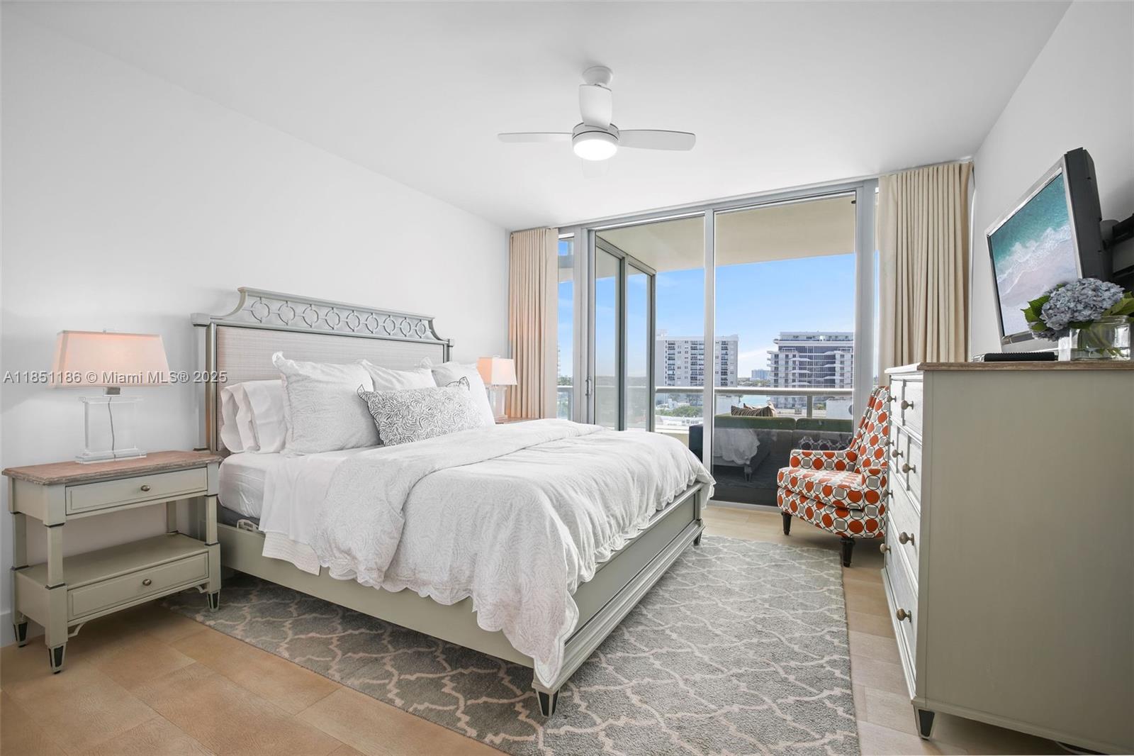 6799 Collins Ave # 706