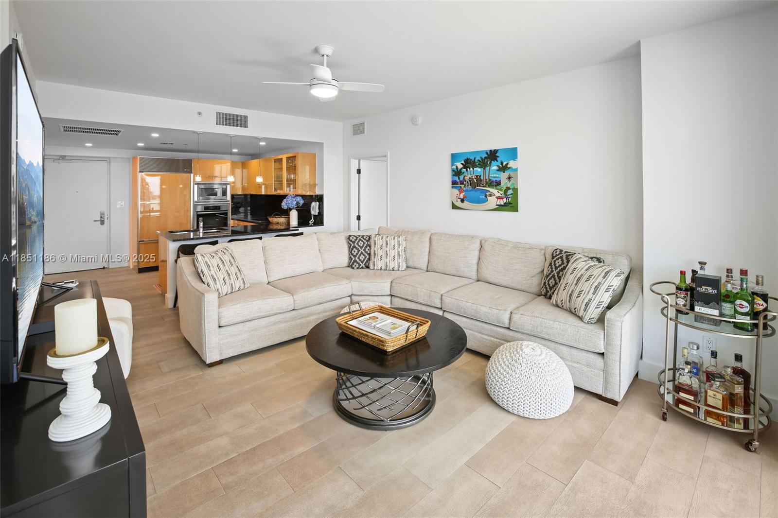 6799 Collins Ave # 706