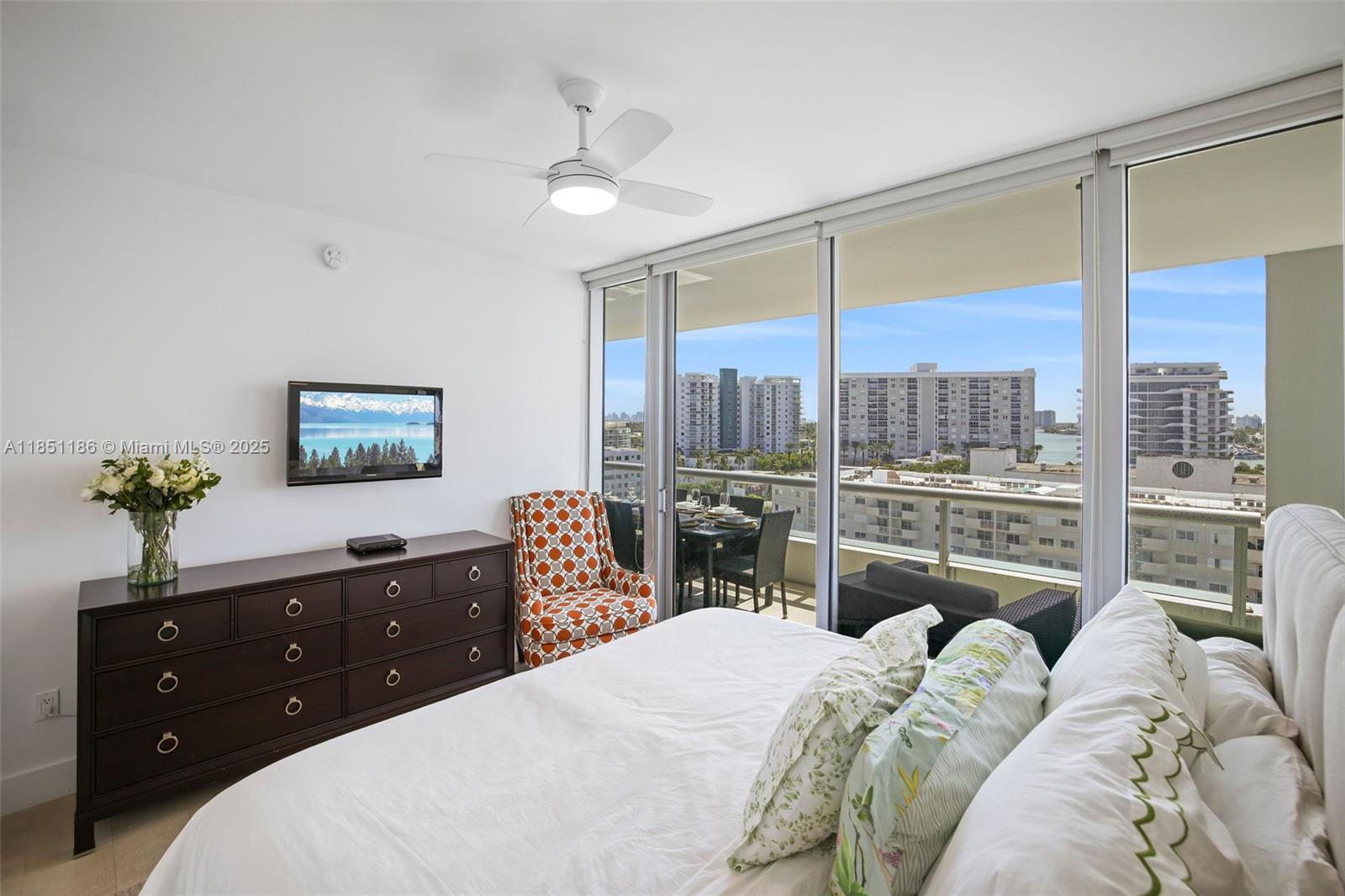 6799 Collins Ave # 706