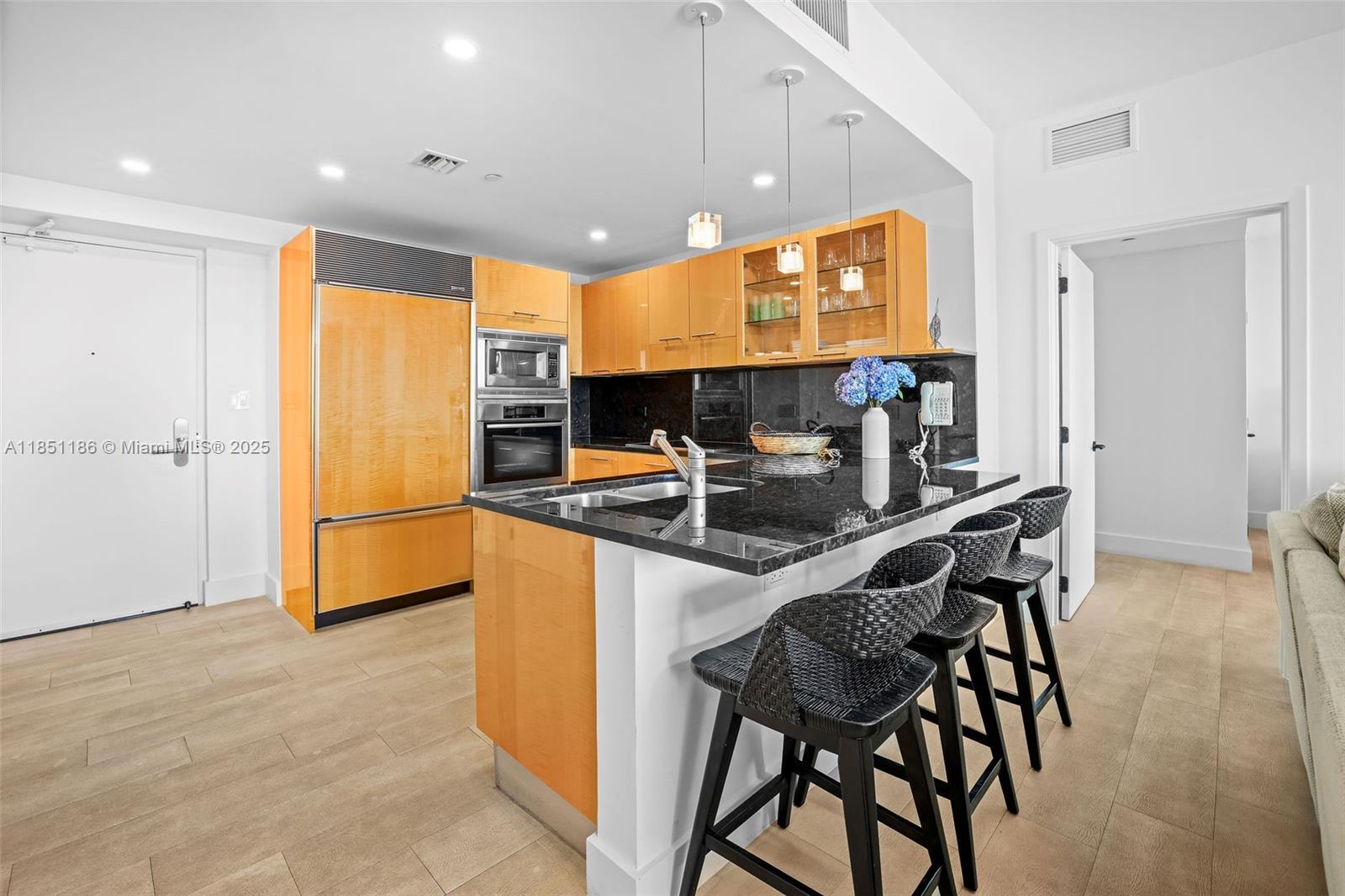 6799 Collins Ave # 706
