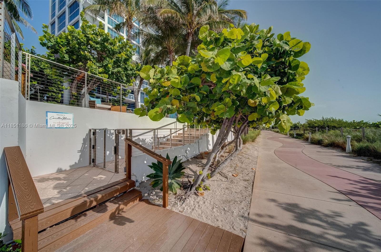 6799 Collins Ave # 706