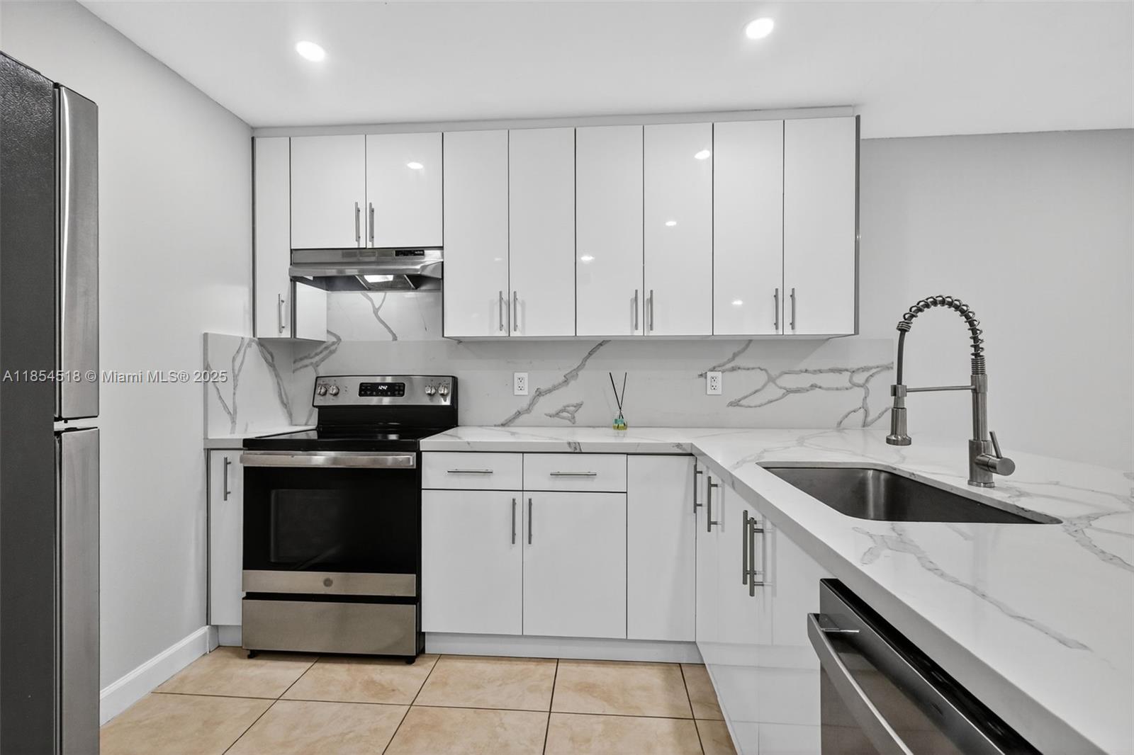 7705 Camino Real # B204
