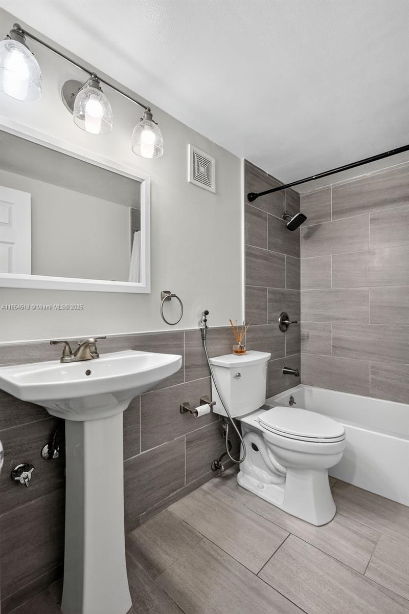 7705 Camino Real # B204