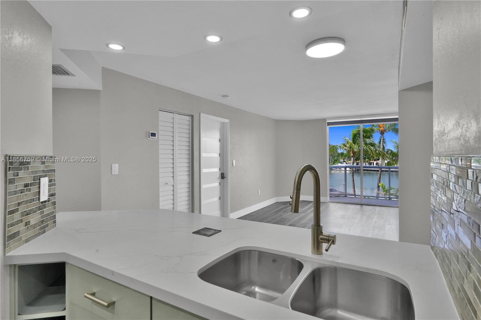 5880 Collins Ave # 403