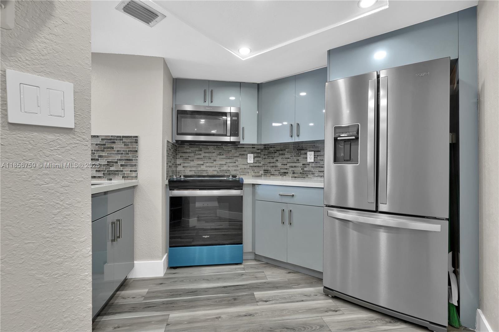 5880 Collins Ave # 403