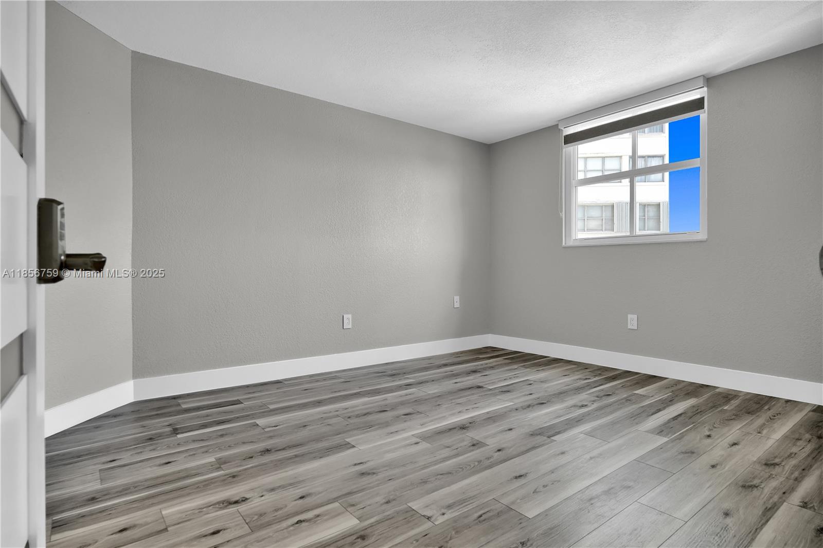 5880 Collins Ave # 403