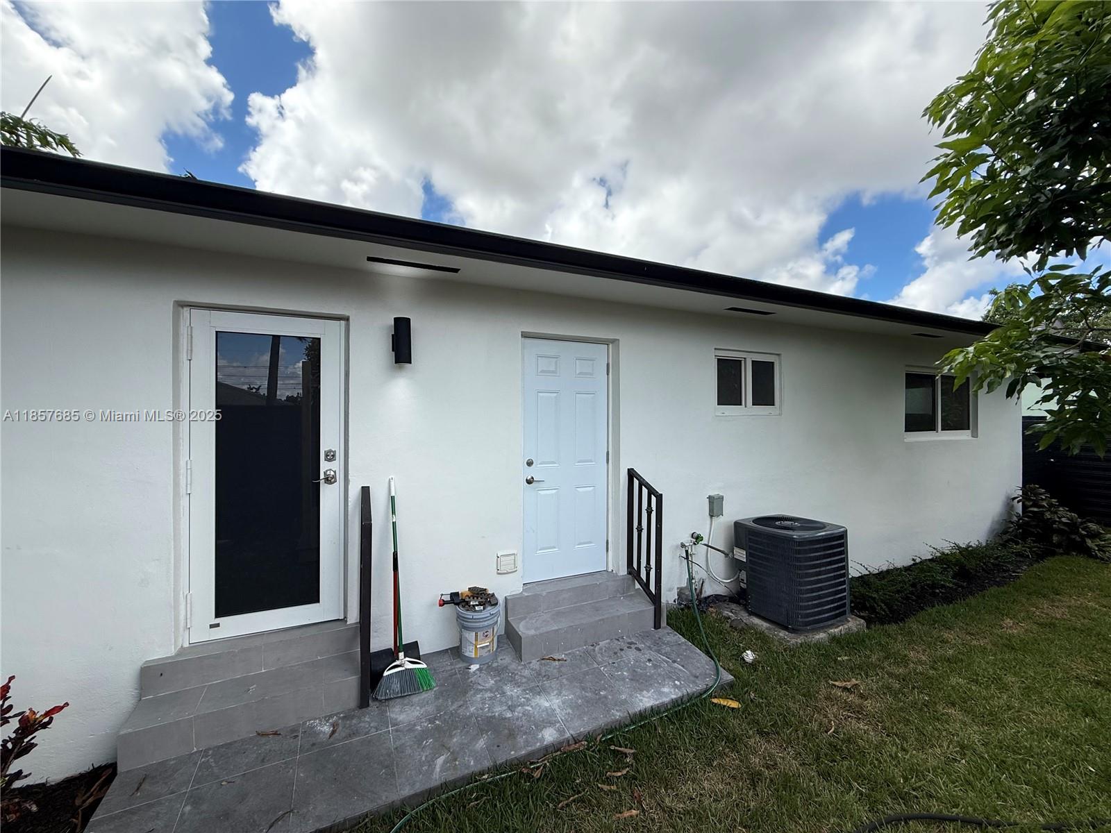 1243 NW 25th St # 1243