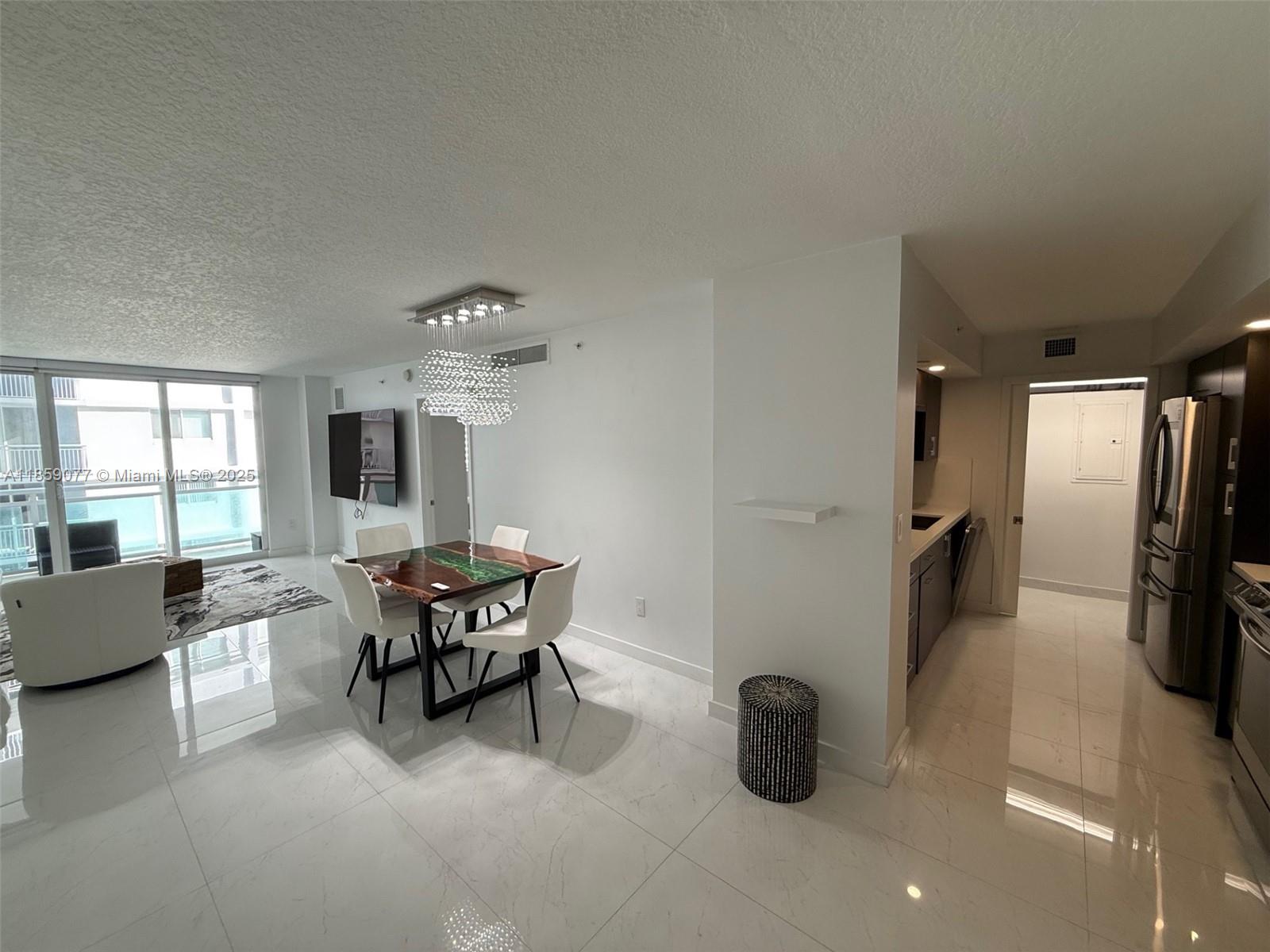 6917 Collins Ave # 906